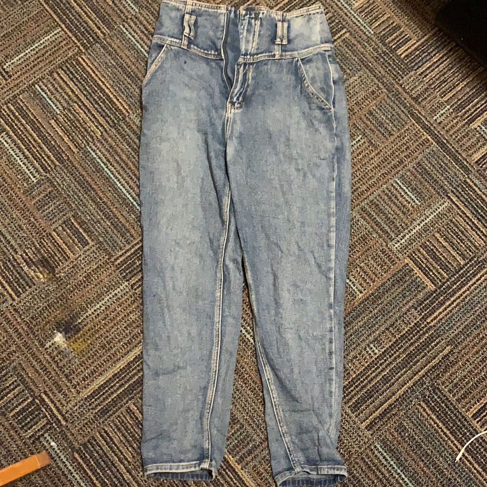Super High-Waisted Jeans Forever 21